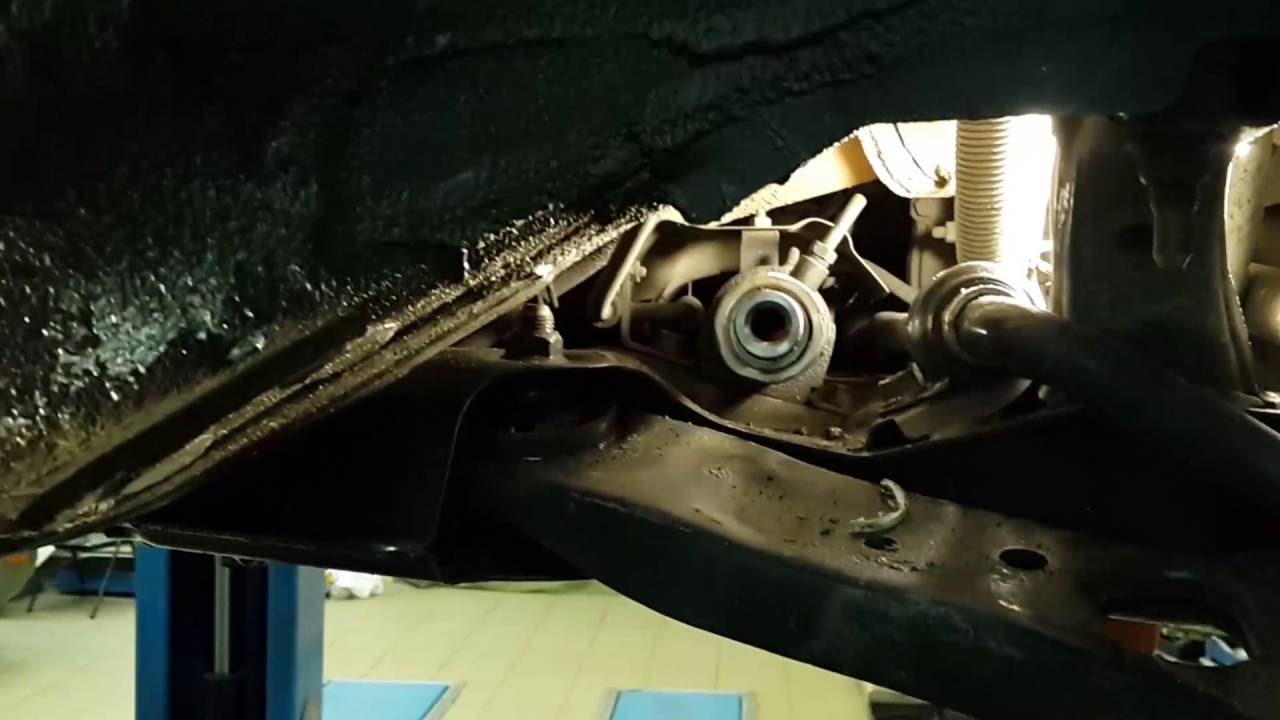 Снятие и ремонт рулевой рейки
