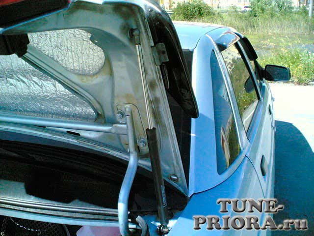 Газовый упор крышки багажника седана на Лада Приора (priora)